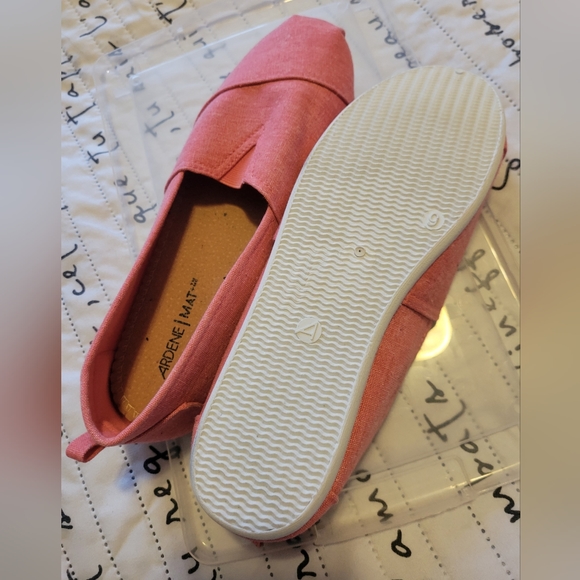 NEW Coral colored flats - Picture 2 of 2